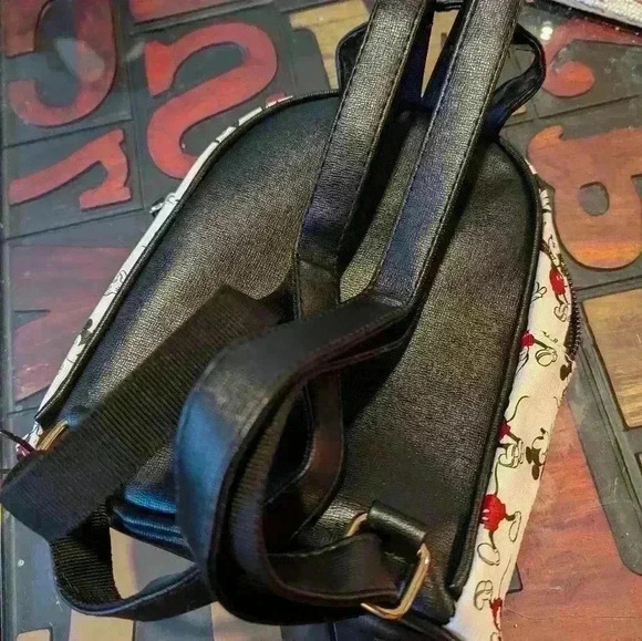 Mini Disney's Mickey Mouse Backpack - Picture 9 of 10